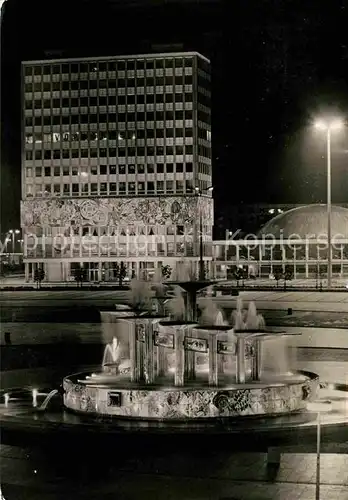 Berlin Haus des Lehrers Brunnen Alexanderplatz Nachtaufnahme Hauptstadt der DDR Kat. Berlin