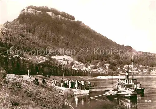 Koenigstein Saechsische Schweiz Bootsanleger Elbe Blick zur Festung Kat. Koenigstein Saechsische Schweiz