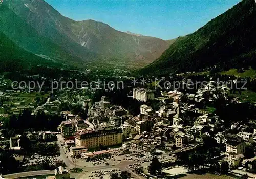 Chamonix Le centre de la Station Vue aerienne Kat. Chamonix Mont Blanc