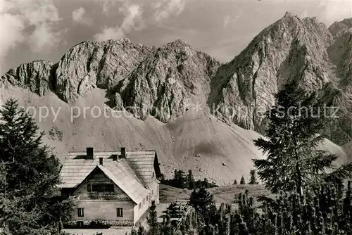 Kaernten Klagenfurter Huette mit Edelweiss Spitzen Klagenfurter Spitze Karawanken Kat. Villach