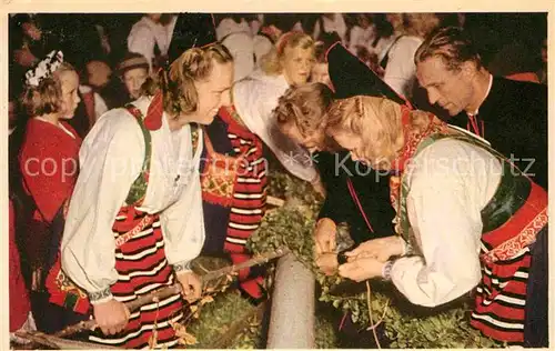 Dalarna Midsommarstangen klaedes Kat. Schweden