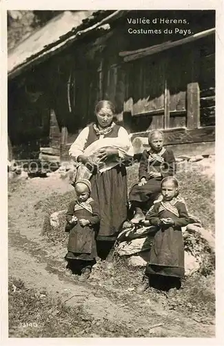 Lausanne VD Costumes du Pays Frau mit Kindern Vallee d`Herens Kat. Lausanne