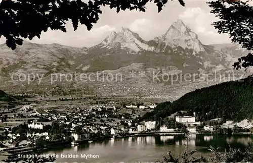 Brunnen Vierwaldstaettersee SZ Panorama mit Blick zu den Mythen Schwyzer Alpen Kat. Brunnen