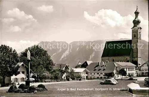 Anger Chiemgau Dorfplatz mit Untersberg