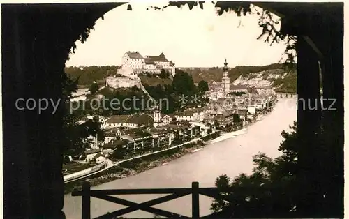 Burghausen Salzach Salzachpartie mit Burg Kat. Burghausen