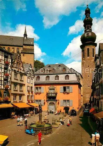 Cochem Mosel Weinstadt mit St. Martinsbrunnen und Rathaus Kat. Cochem