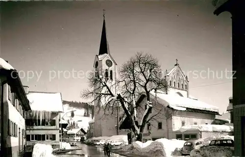 Oberstaufen Ortspartie an der Kirche im Winter Kat. Oberstaufen