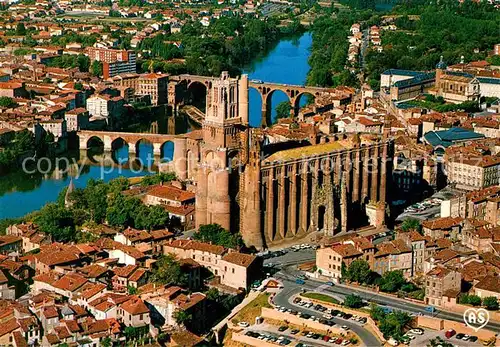 Albi Tarn Vue aerienne sur la Basilique Ste Cecile Ponts sur le Tarn Kat. Albi