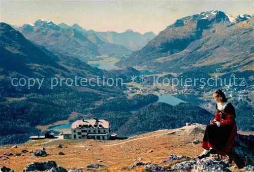 Muottas Muragl Junge Frau Blick auf das Oberengadin Alpenpanorama Kat. Muottas Muragl