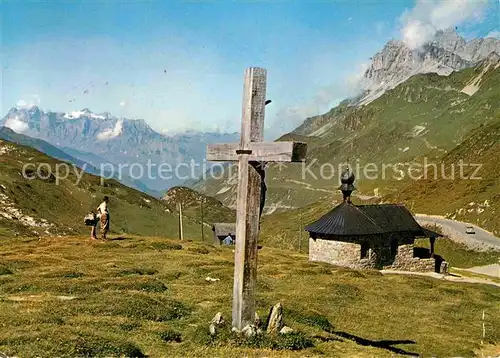 Klausenpasshoehe Kapelle Kreuz gegen Schaechental Alpenpanorama Kat. Klausen