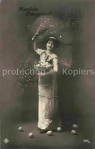 Foto oePG Nr. 6997 4 Ostern Frau Weidenkaetzchen  Kat. Fotografie