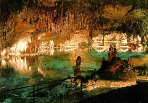 Hoehlen Caves Grottes Cuevas del Drach Porto Cristo Mallorca Lago Martel Kat. Berge