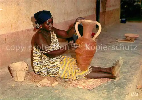 Toepfern Afrika Fabrication des poteries  Kat. Handwerk