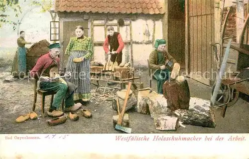 Schuhmacher Bad Oeyenhausen Holzschuhmacher bei der Arbeit  Kat. Handwerk