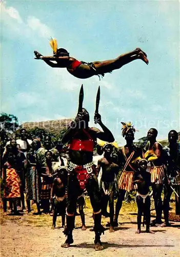 Tanz Taenzer Danse des Couteaux Afrique Knife Dance 
