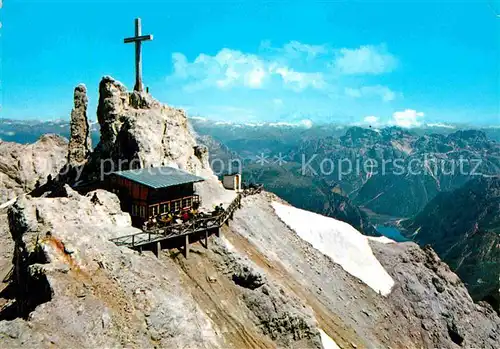 Monte Cristallo Capanna G Lorenzi alla Forcella Staunies Berghuette Gipfelkreuz Fernsicht Dolomiten