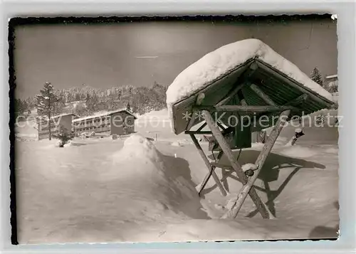 Oberstaufen Futterkrippe fuer Wildfuetterung Winterlandschaft Allgaeuer Alpen Kat. Oberstaufen