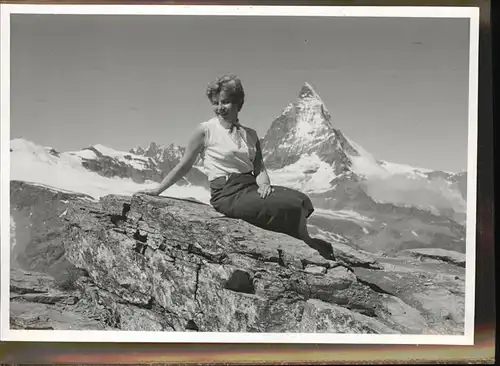 AK / Ansichtskarte Zermatt VS Frau Kat. Zermatt