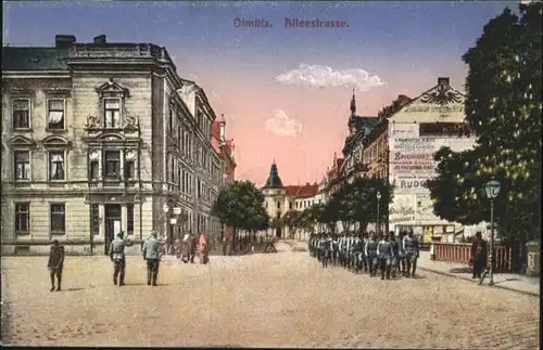 Olmuetz Olomouc Olmuetz Alleestrasse Soldaten * / Olomouc /