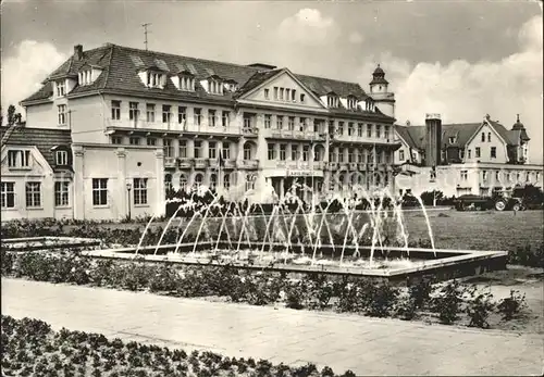 AK / Ansichtskarte Kuehlungsborn Ostseebad FDGB Erholungsheim Georgi Dimitroff Springbrunnen Kat. Kuehlungsborn