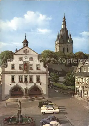 AK / Ansichtskarte Brilon Marktplatz Brunnen Rathaus Propsteikirche Kat. Brilon