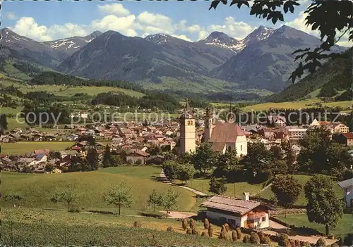 AK / Ansichtskarte Kitzbuehel Tirol Ortsansicht mit Kirche Kitzbueheler Alpen Kat. Kitzbuehel