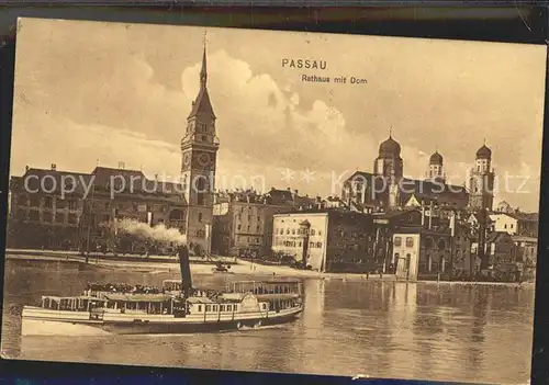 AK / Ansichtskarte Passau Rathaus mit Dom Donaudampfer Kat. Passau