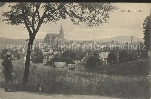 AK / Ansichtskarte Schneeberg Erzgebirge Stadtbild mit Kirche Kat. Schneeberg