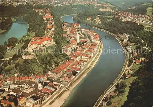 AK / Ansichtskarte Burghausen Salzach Deutschlands laengste Burg Fliegeraufnahme Kat. Burghausen