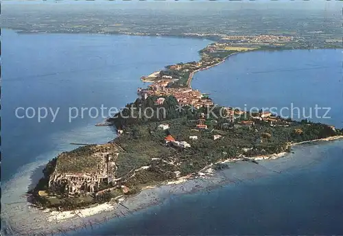 AK / Ansichtskarte Sirmione Halbinsel Fliegeraufnahme / Italien /Italien