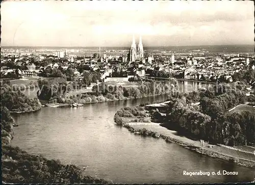 AK / Ansichtskarte Regensburg Stadtbild mit Dom St Peter / Regensburg /Regensburg LKR