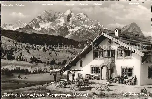 AK / Ansichtskarte Mittenwald Bayern Tonihof mit Zugspitzgruppe Kat. Mittenwald