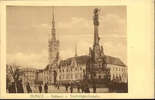 AK / Ansichtskarte Olmuetz Olomouc Rathaus Dreifaltigkeitssaeule / Olomouc /