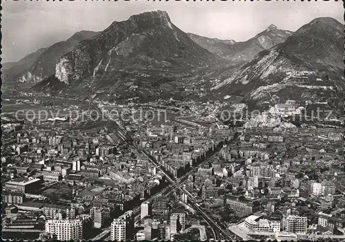 AK / Ansichtskarte Grenoble Vue aerienne Le Cours de la Liberation au fond le Neron Chamechaude et le Mont Rachas Kat. Grenoble