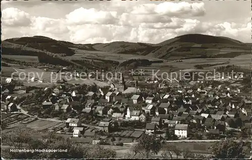 AK / Ansichtskarte Hallenberg Panorama Blick zum Bollerberg Luftkurort Kat. Hallenberg