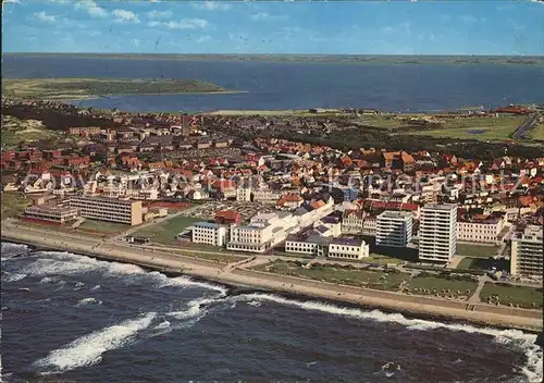 AK / Ansichtskarte Norderney Nordseebad Fliegeraufnahme Kaiserstrasse und Strand Kat. Norderney