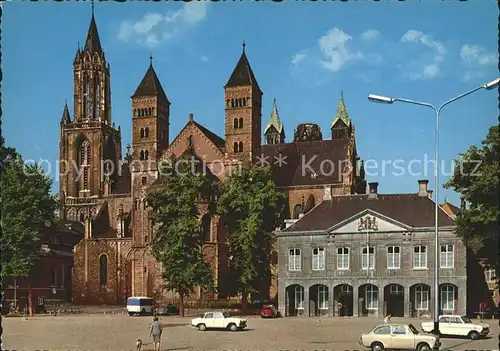 AK / Ansichtskarte Maastricht Vrijthof mit Kirche Kat. Maastricht