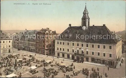 AK / Ansichtskarte Annaberg Buchholz Erzgebirge Markt mit Rathaus Kat. Annaberg