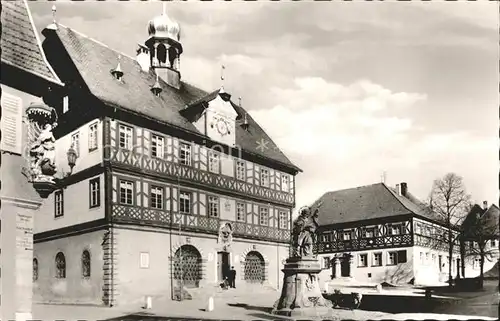 AK / Ansichtskarte Staffelstein Marktplatz Denkmal Fachwerk Kat. Bad Staffelstein