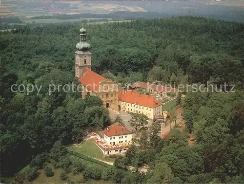 AK / Ansichtskarte Amberg Oberpfalz Fliegeraufnahme Wallfahrtskirche Mariahilfberg mit Kloster Kat. Amberg