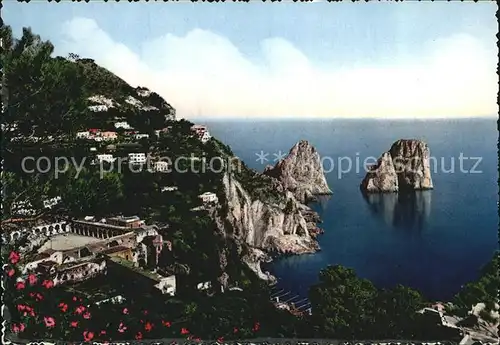 AK / Ansichtskarte Capri Faraglioni Felsen Kueste Kat. Golfo di Napoli