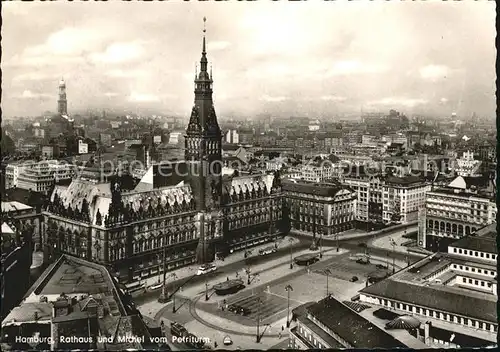 AK / Ansichtskarte Hamburg Rathaus und Michel Blick vom Petriturm Kat. Hamburg