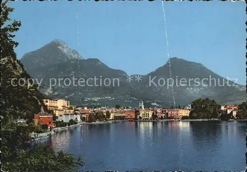 AK / Ansichtskarte Riva del Garda Panorama Gardasee Geschichte Kat. 