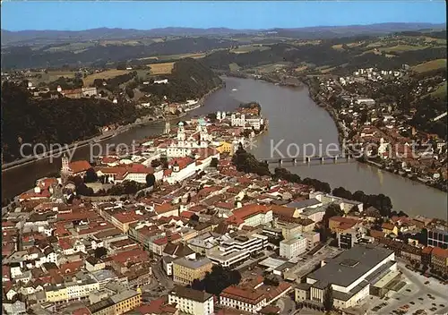 AK / Ansichtskarte Passau Dreifluessestadt Zusammenfluss von Donau Inn und Ilz Fliegeraufnahme Kat. Passau