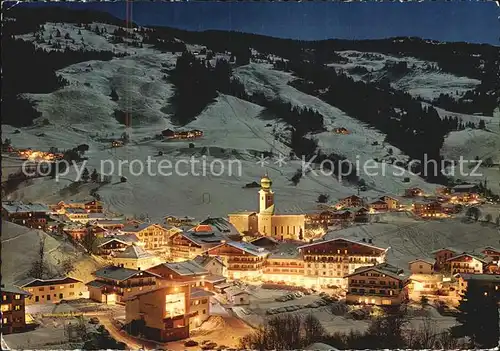 AK / Ansichtskarte Saalbach Hinterglemm Skidorf am Abend Nachtaufnahme Kat. Saalbach Hinterglemm