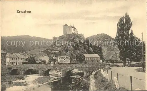 AK / Ansichtskarte Kreuzberg Ahr Partie am Fluss Bruecke Schloss Graf Are Hochstaden Kat. Altenahr