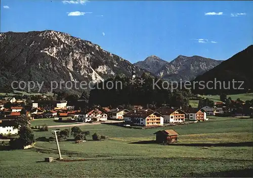 AK / Ansichtskarte Ruhpolding Teilansicht mit Rauschberg und Sonntagshorn Chiemgauer Alpen Kat. Ruhpolding