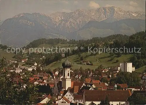 AK / Ansichtskarte Immenstadt Allgaeu Ortsansicht mit Kirche Daumengruppe Allgaeuer Alpen Kat. Immenstadt i.Allgaeu