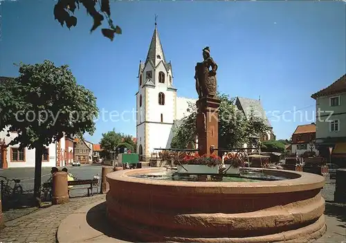 AK / Ansichtskarte Gross Umstadt Ev Kirche mit Marktbrunnen Kat. Gross Umstadt