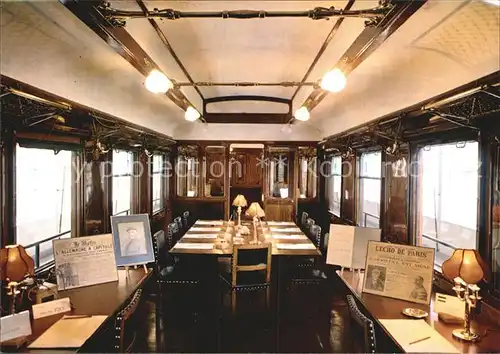 AK / Ansichtskarte Eisenbahn Foret de Compiegne Clairiere de l Armistice Interieur du Wagon Marechal Foch Kat. Eisenbahn